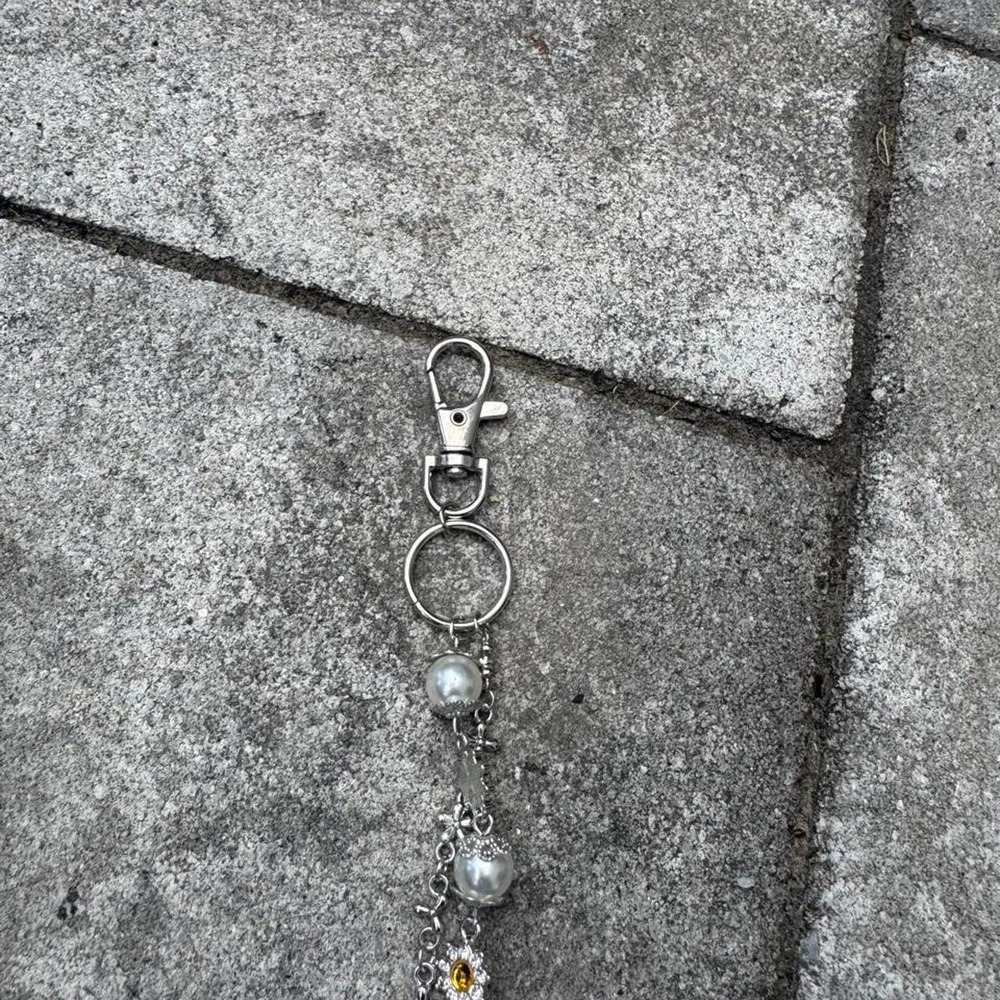 Pearl Charm Wallet Chain - Picture 5 of 5